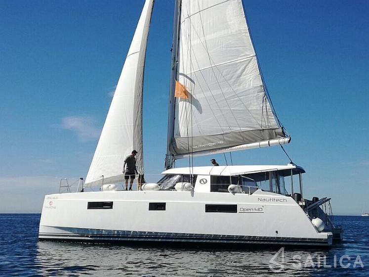 Nautitech 40 Open - 4 + 1 cab. - Yacht Charter Sailica
