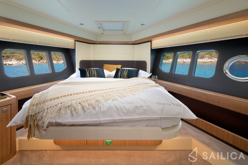 Absolute 50 Fly - Yacht Charter Sailica