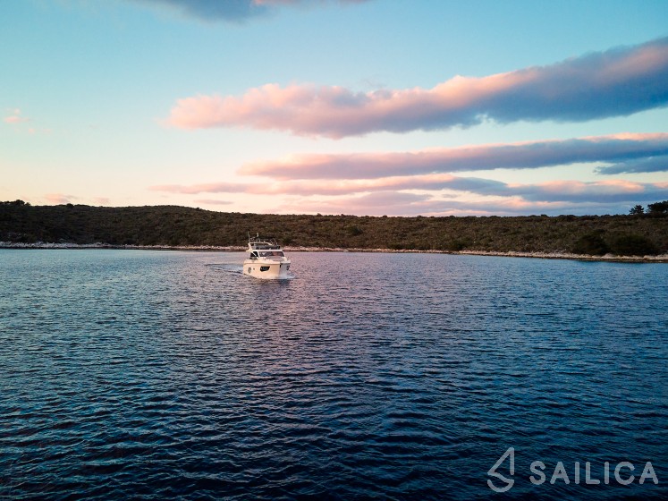 Absolute 50 Fly - Yacht Charter Sailica