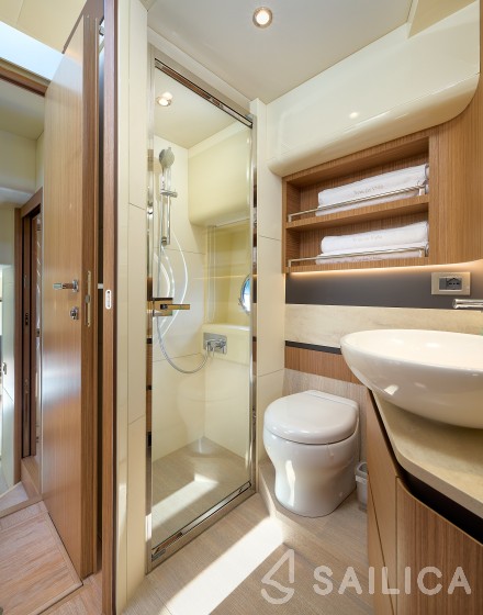 Absolute 50 Fly - Yacht Charter Sailica