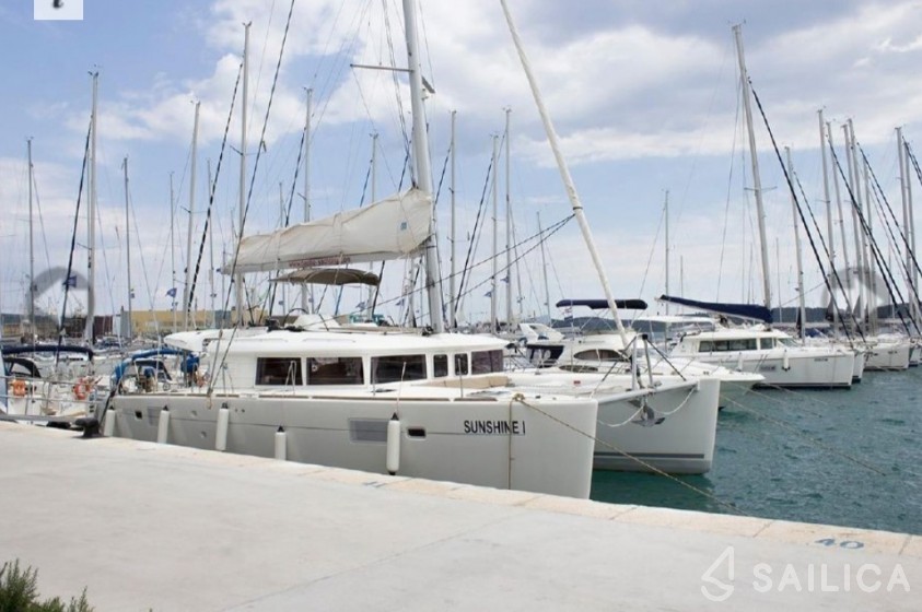 Lagoon 450  Flybridge - Yacht Charter Sailica