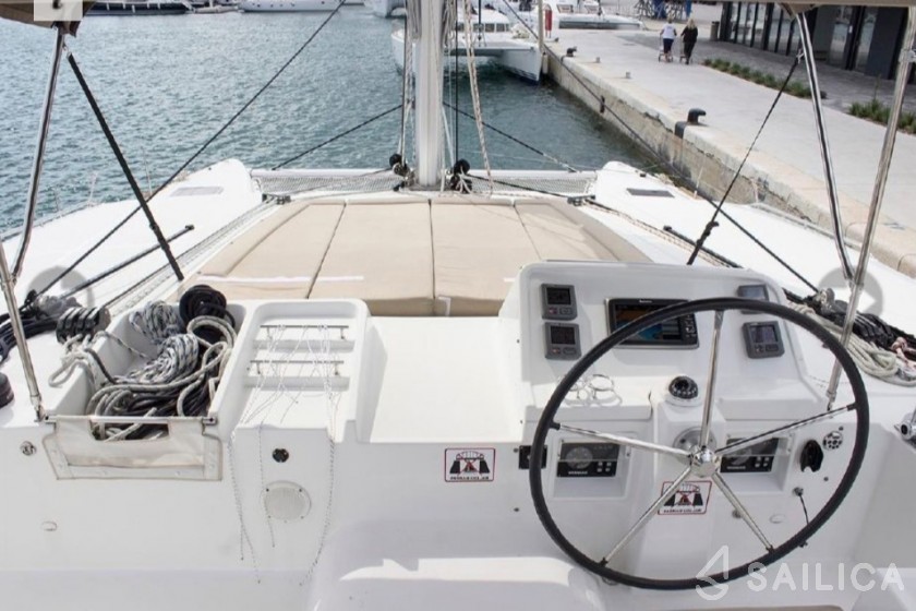 Lagoon 450  Flybridge - Yacht Charter Sailica