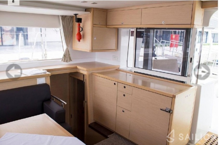 Lagoon 450  Flybridge - Yacht Charter Sailica