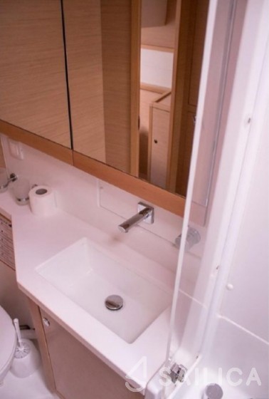 Lagoon 450  Flybridge - Yacht Charter Sailica