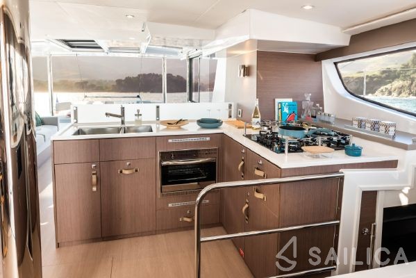 Bali 4.6 - Yacht Charter Sailica