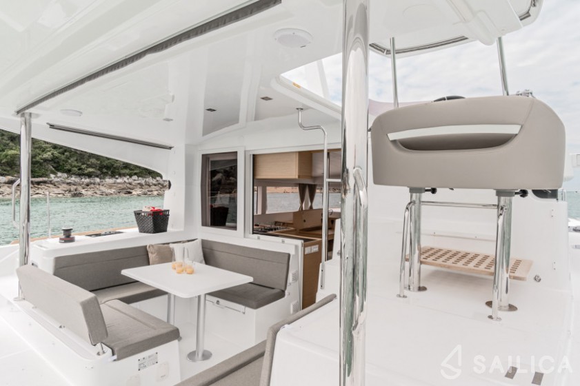 Lagoon 40 - Yacht Charter Sailica