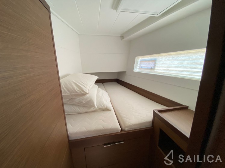 Lagoon 40 - Yacht Charter Sailica