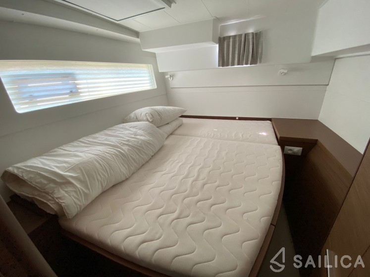 Lagoon 40 - Yacht Charter Sailica