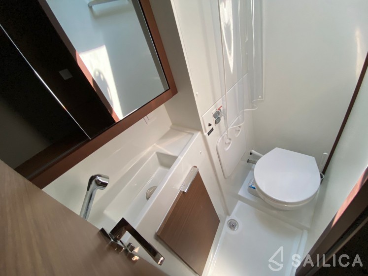Lagoon 40 - Yacht Charter Sailica