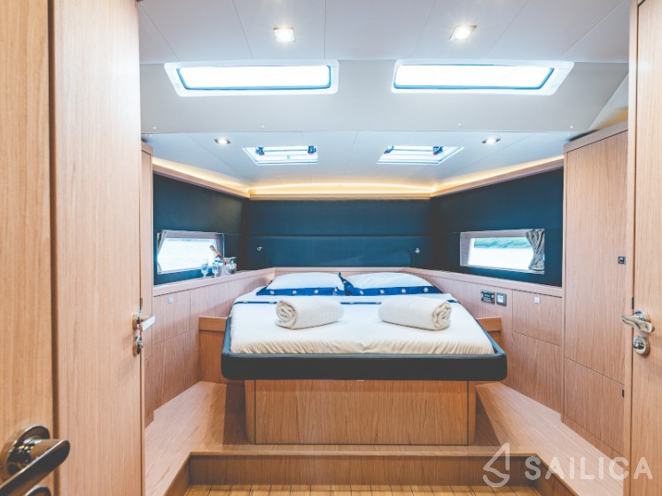 Oceanis 55.1 - Yacht Charter Sailica