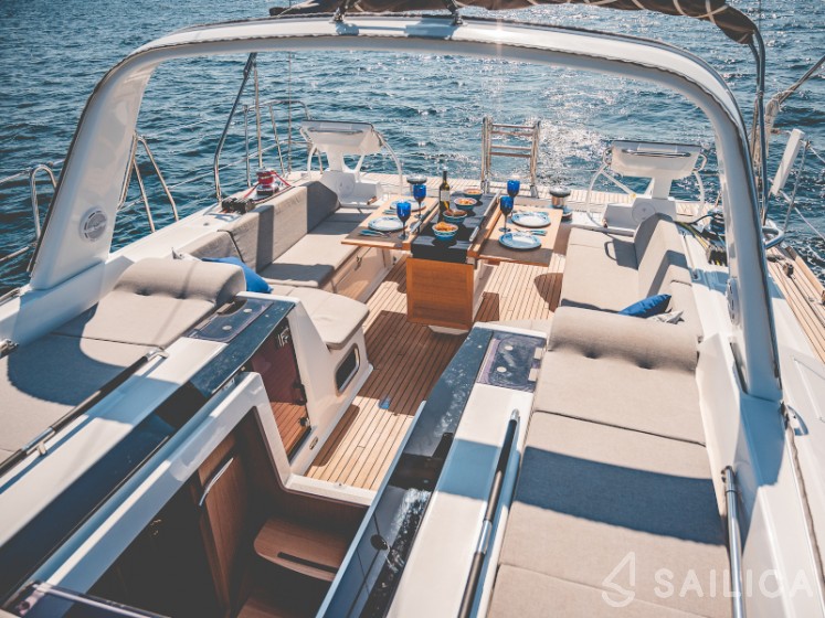 Oceanis 55.1 - Yacht Charter Sailica