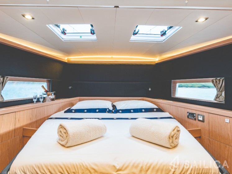 Oceanis 55.1 - Yacht Charter Sailica