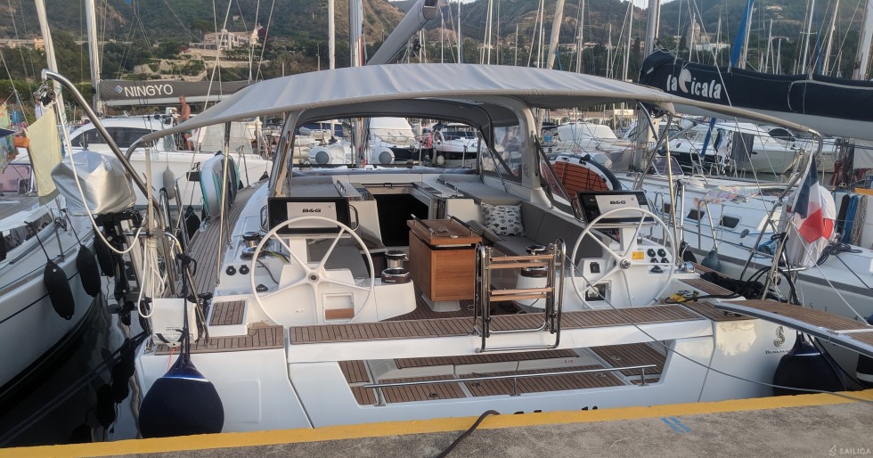 Oceanis 55.1 - Yacht Charter Sailica
