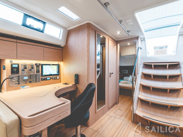Oceanis 55.1 - Yacht Charter Sailica