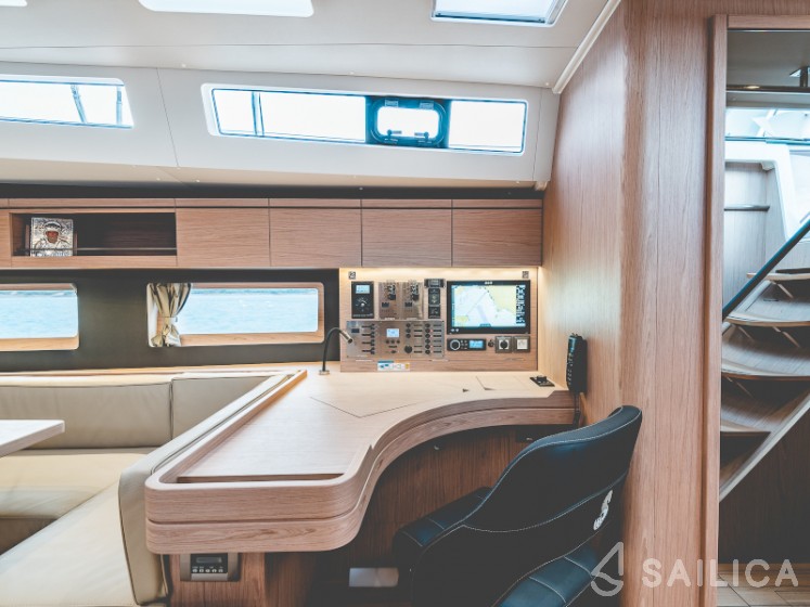 Oceanis 55.1 - Yacht Charter Sailica