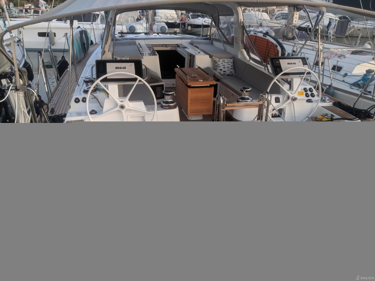 Oceanis 55.1 - Yacht Charter Sailica