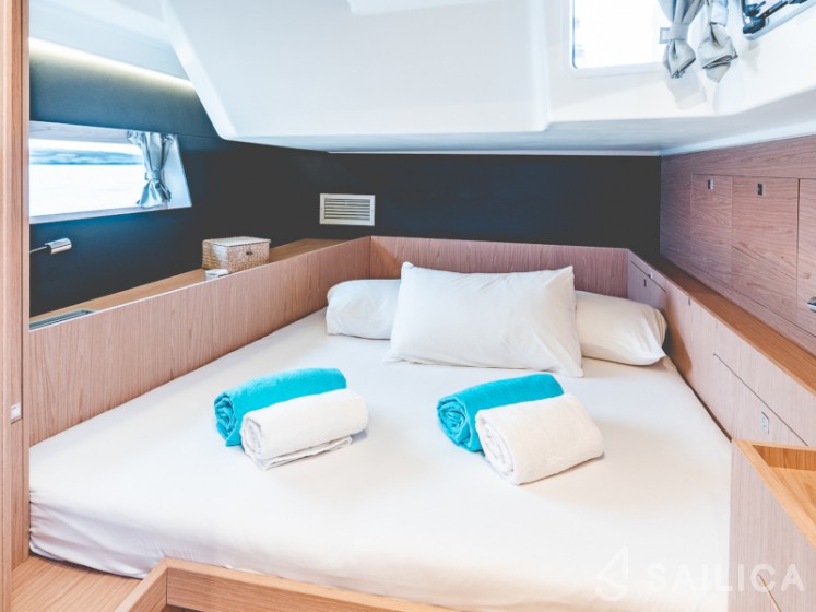 Oceanis 55.1 - Yacht Charter Sailica