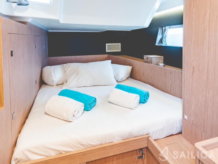 Oceanis 55.1 - Yacht Charter Sailica