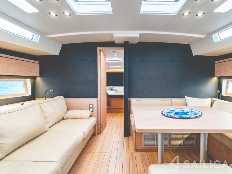 Oceanis 55.1 - Yacht Charter Sailica