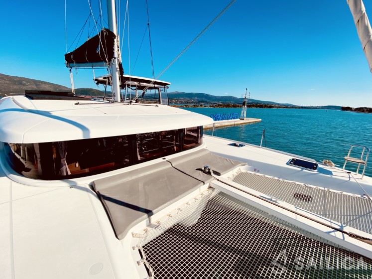 Lagoon 42 - Yacht Charter Sailica