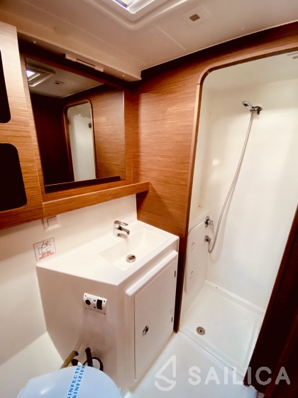 Lagoon 42 - Yacht Charter Sailica