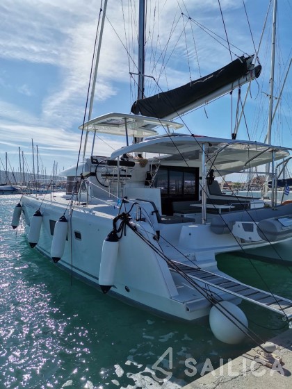 Lagoon 42 - Yacht Charter Sailica