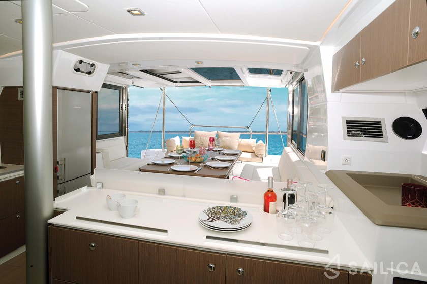 Bali 4.1 - Yacht Charter Sailica