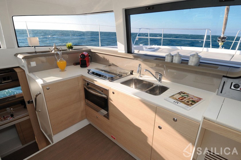 Bali 4.1 - Yacht Charter Sailica