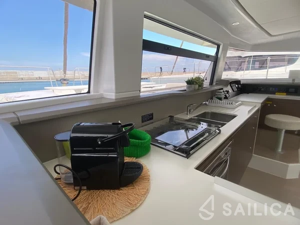 Bali 4.3 - Yacht Charter Sailica