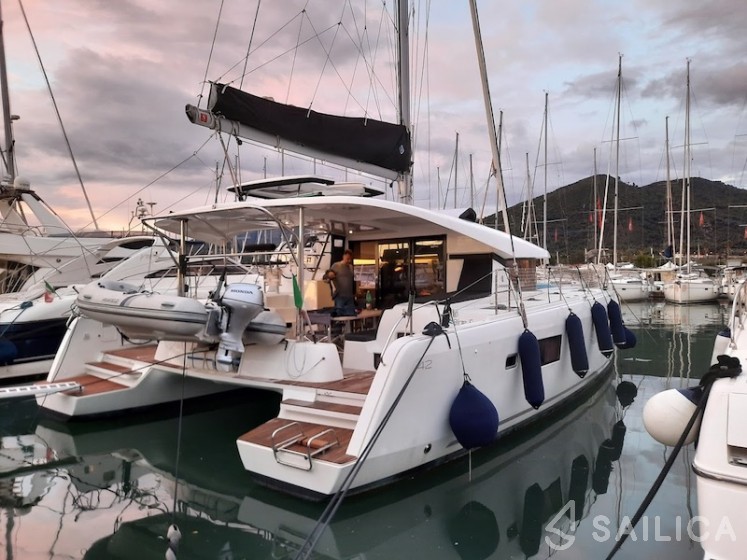 Lagoon 42 - Yacht Charter Sailica