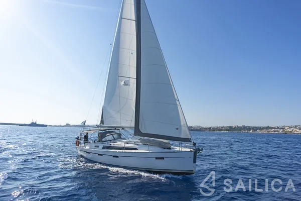Bavaria 41 Cruiser - Yacht Charter Sailica