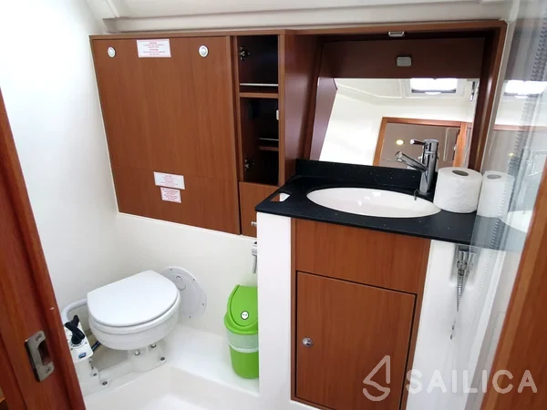 Bavaria 40 Cruiser - Yacht Charter Sailica
