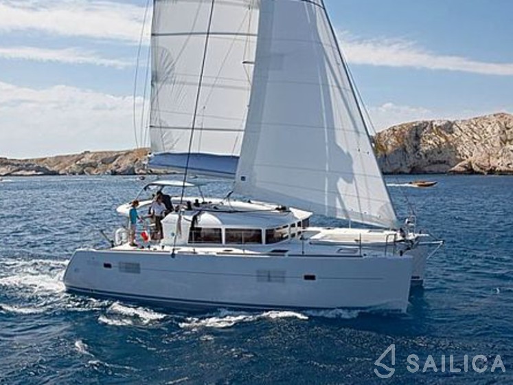 Lagoon 400 - Yacht Charter Sailica