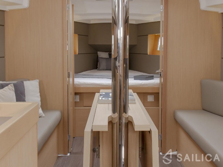 Oceanis 35.1 - Yacht Charter Sailica