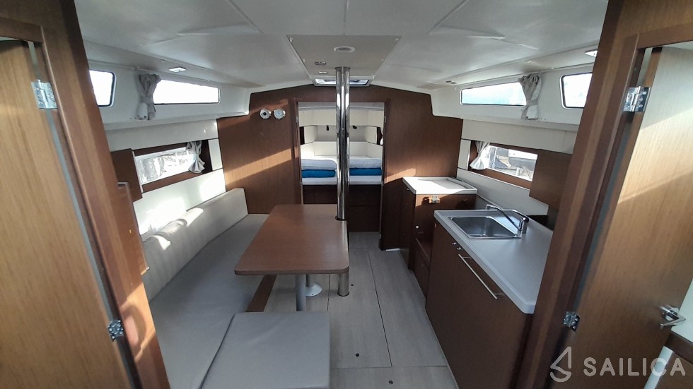 Oceanis 38.1 - Yacht Charter Sailica