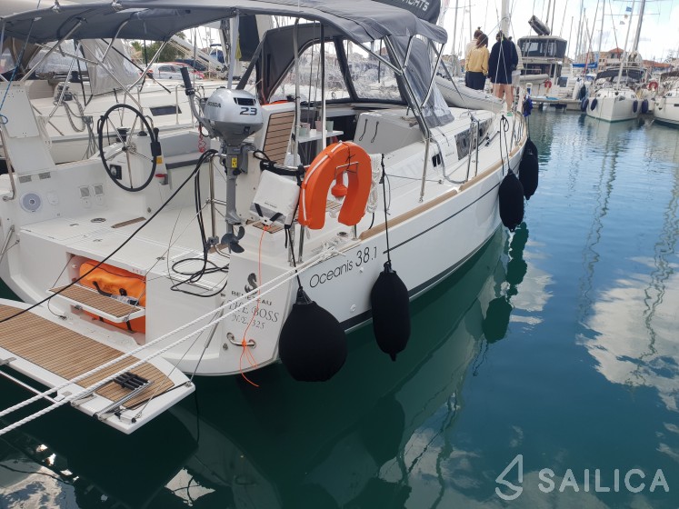 Oceanis 38.1 - Yacht Charter Sailica