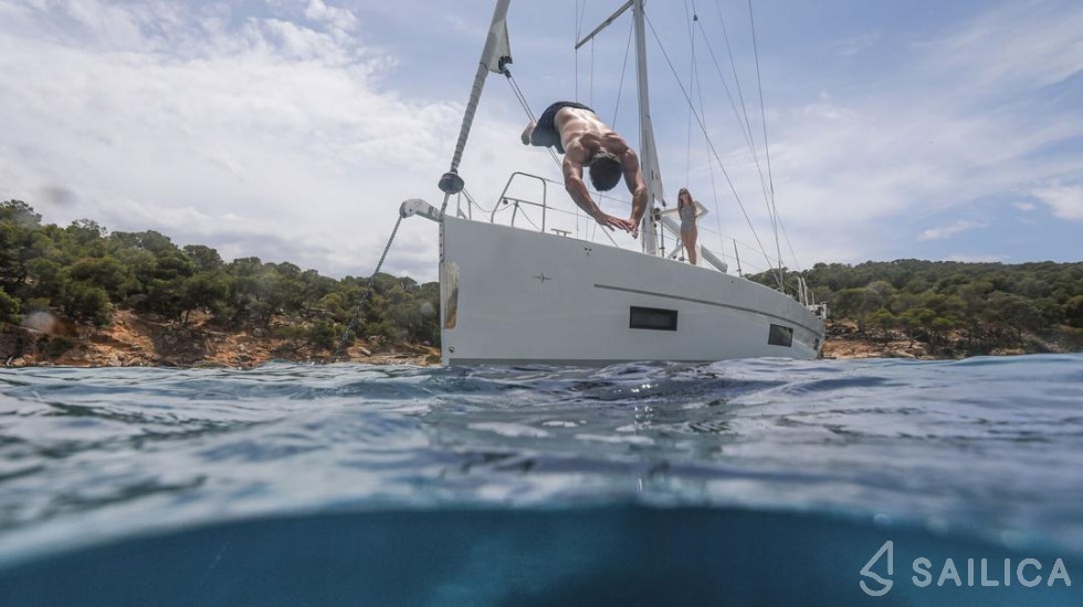 Bavaria C45 Holiday - Yacht Charter Sailica