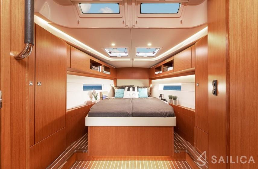 Bavaria C45 Holiday - Yacht Charter Sailica