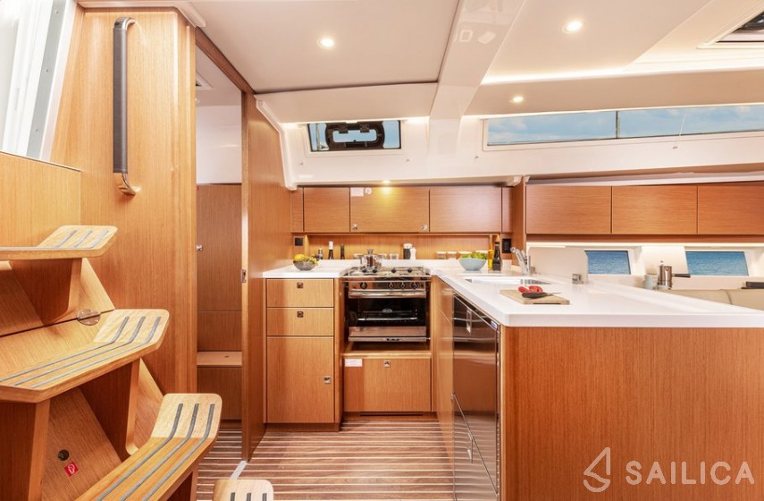 Bavaria C45 - Yacht Charter Sailica