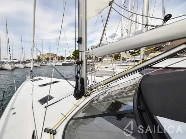 Sun Loft 47 - Yacht Charter Sailica