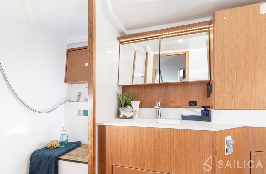 Bavaria C45 Holiday - Yacht Charter Sailica