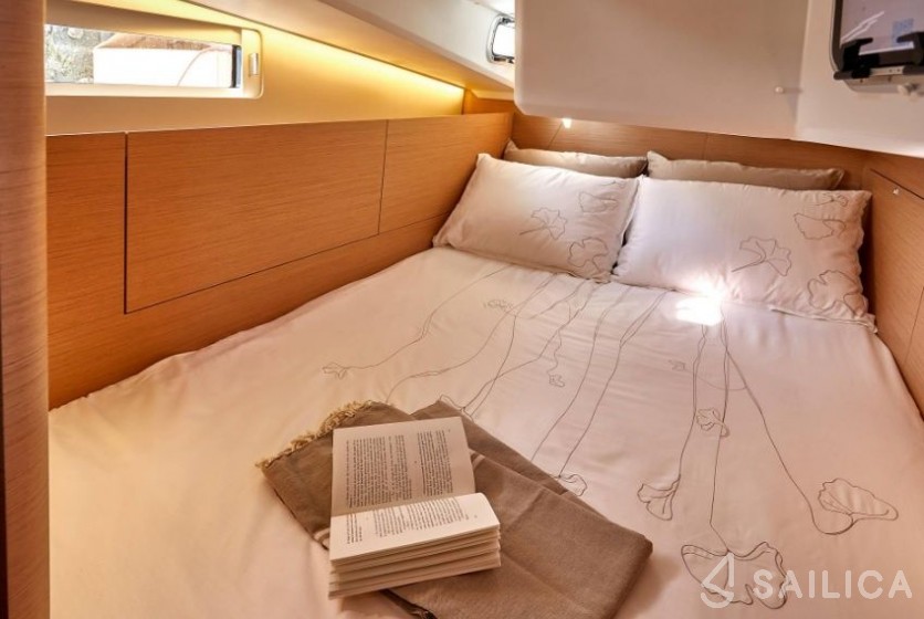 Sun Odyssey 410 - Yacht Charter Sailica