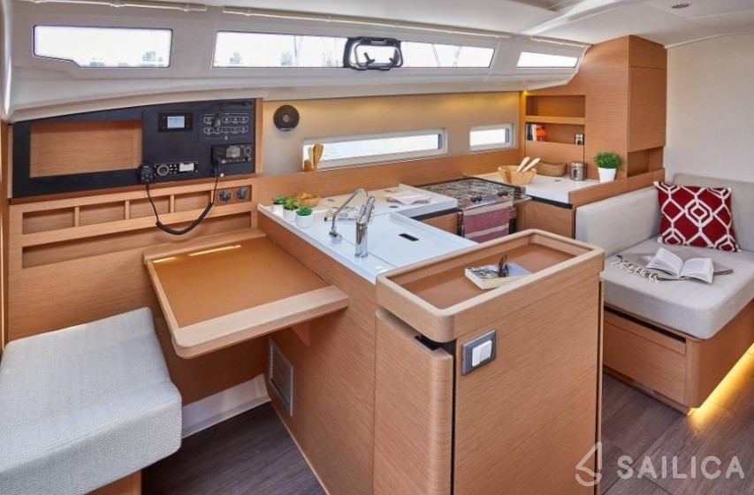 Sun Odyssey 410 - Yacht Charter Sailica