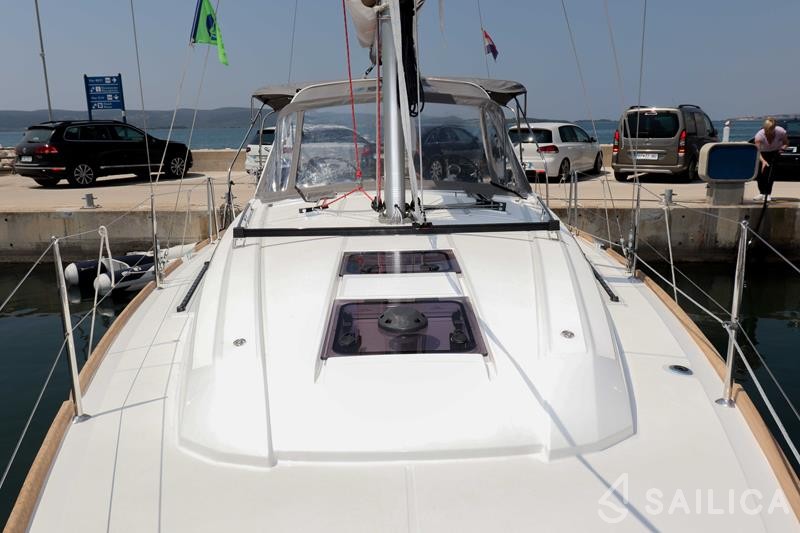 Oceanis 35.1 - Yacht Charter Sailica