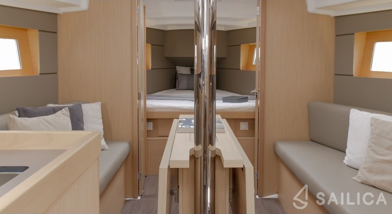 Oceanis 35.1 - Yacht Charter Sailica
