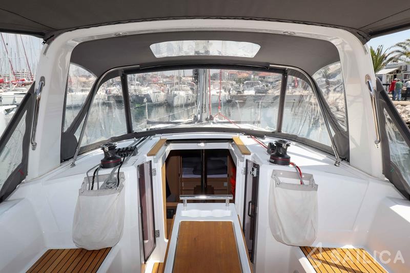 Oceanis 35.1 - Yacht Charter Sailica