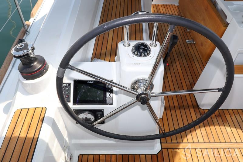 Oceanis 35.1 - Yacht Charter Sailica