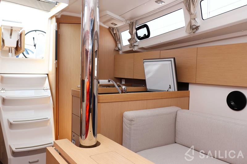 Oceanis 35.1 - Yacht Charter Sailica