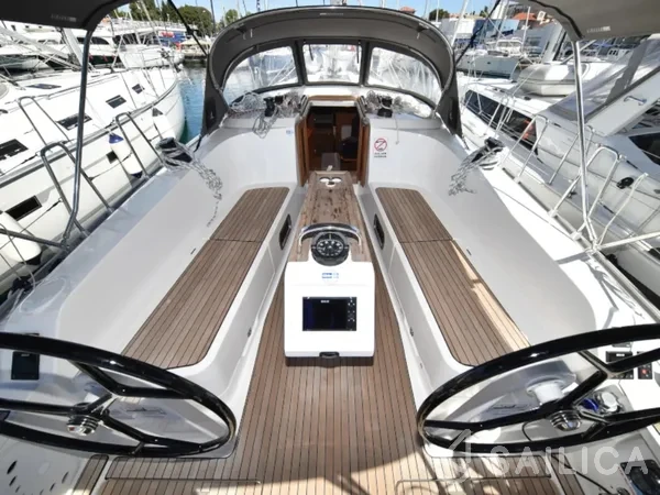 Bavaria 41 Cruiser - Yacht Charter Sailica