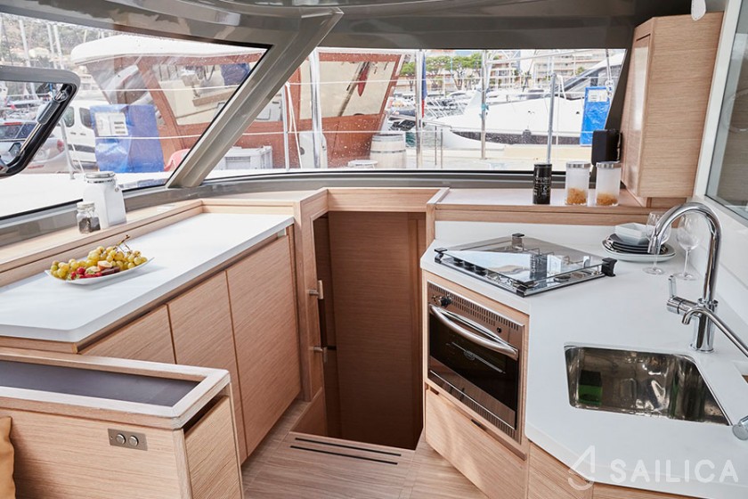 Nautitech 40 - Yacht Charter Sailica